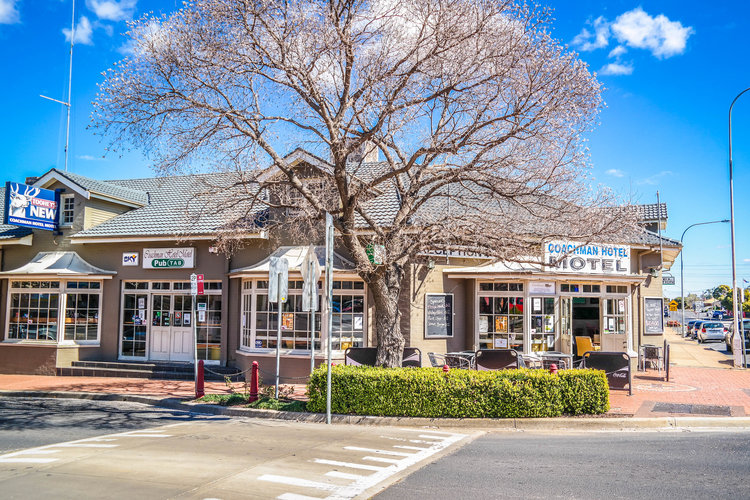 Coachman Hotel Parkes, Country Airstrips Australia